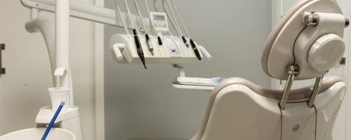 Jak w sposób bezpieczny wybielać zęby?