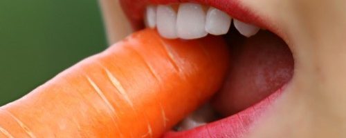 Leczenie dolegliwości jamy ustnej – czy zioła zawsze są bezpieczne?
