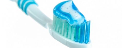 Za częste szczotkowanie zębów szkodzi zdrowiu?