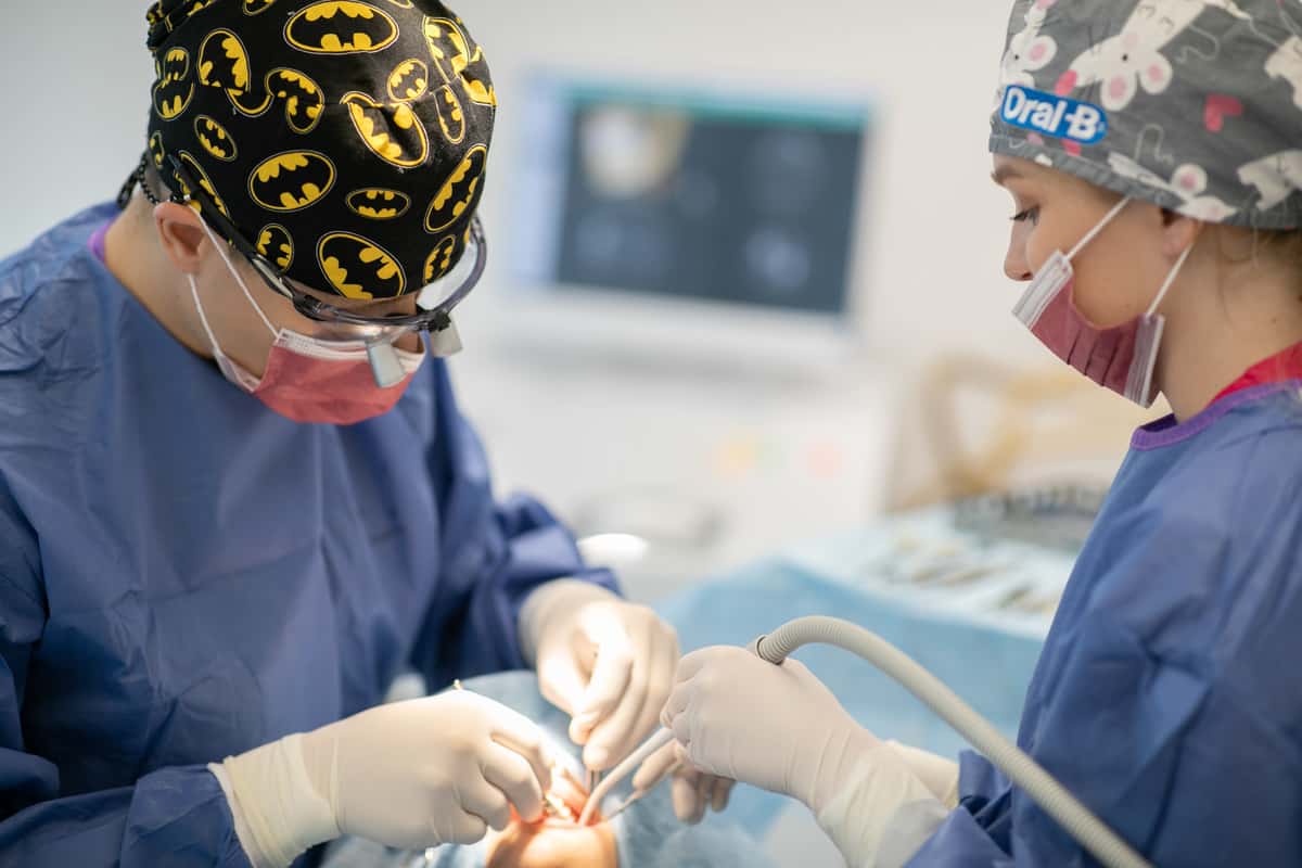 Czy należy usuwać ósemki? chirurgia stomatologiczna kraków