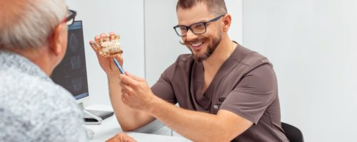 Jak dbać o protezę zębową?